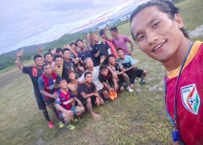 FC Goa’s Len Doungel Trains with kids of the Kuki tribe 2 len kuku tribe