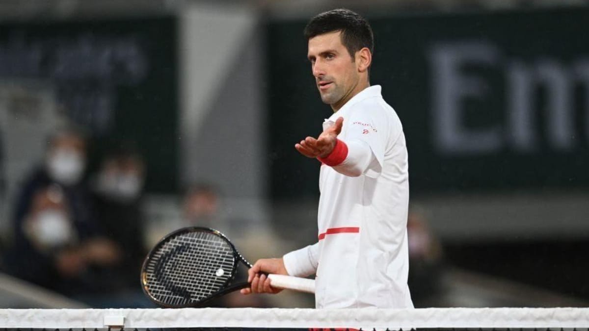 French Open 2020: Novak Djokovic Stops Match to Help Opponent at Roland Garros