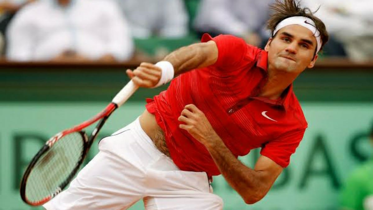 Roger Federer’s 2011 French Open racquet creates history, becomes the most expensive male player’s racquet of all time!