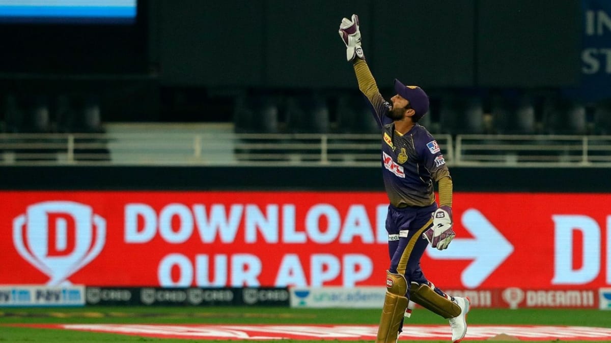 IPL 2020: Twitter reacts to Dinesh Karthik’s stunning one-handed catch