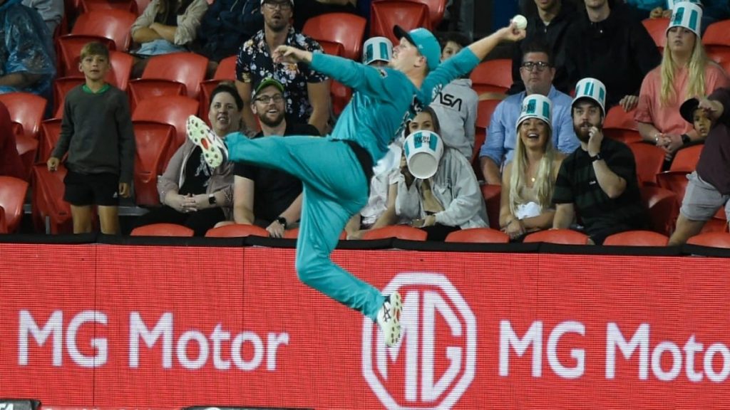 Big Bash League: WATCH - Max Bryant pulls off outrageous save on the boundary line 1 Max Bryant