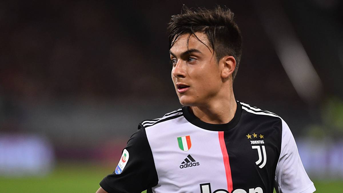 Paulo Dybala posing a transfer question to Juventus as contract negotiations stall between club and player