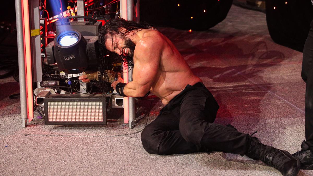 The ending of the Universal Championship match was botched at WWE Royal Rumble