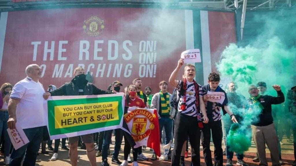 Fan protests have affected teams recent performances, says Manchester United boss Ole Gunnar Skolsjaer 1 United fans protest against the club ownership outside Old Trafford