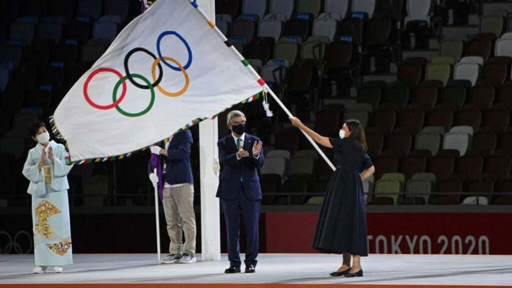 Passing over of the flag for the 2024 Paris Olympics