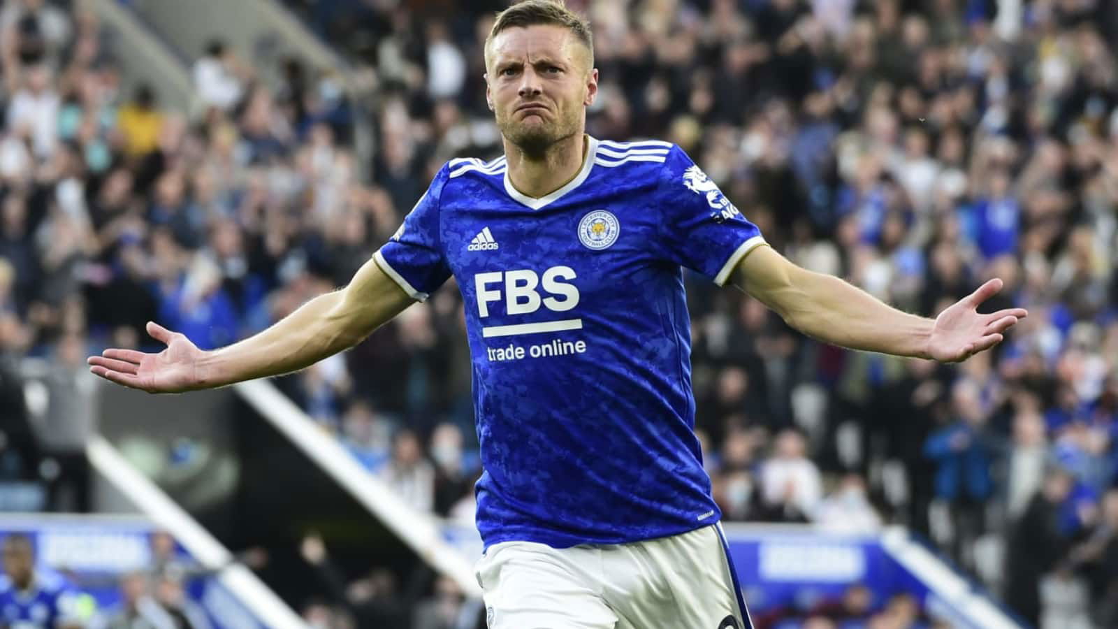 WATCH: Jamie Vardy takes Leicester City ahead against Manchester United as he rattles the net with a stunning goal