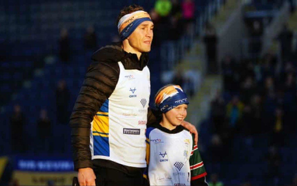 WATCH: Kevin Sinfield finishes his Extra Mile challenge, best mate Rob Burrow sees him over the line at Headingly 1 Kevin Sinfield