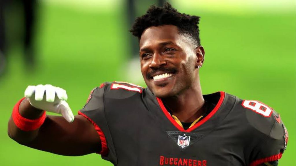 "Antonio Brown Got His Vaccine Card From Another Player", Former Chef Drops Bomb 1 Adobe Post 20211119 2236060 1