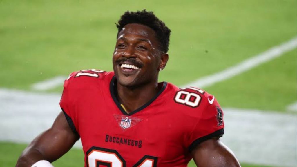 "Antonio Brown Got His Vaccine Card From Another Player", Former Chef Drops Bomb 2 Adobe Post 20211119 2235580 1