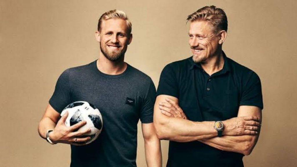 Father-Son Duo: 5 footballers who followed the footsteps of their fathers 4 Kasper carrying the legacy left by his legendary father Peter Schmeichel among the Father-Son duo