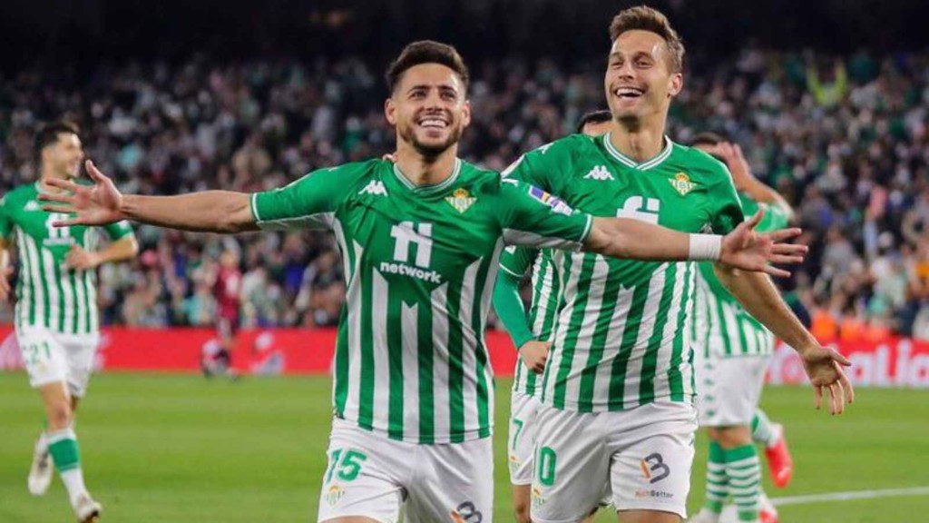 WATCH: Real Betis fans throw toys on the pitch for unprivileged kids as an annual tradition before Christmas 1 Adobe Post 20211215 2042480