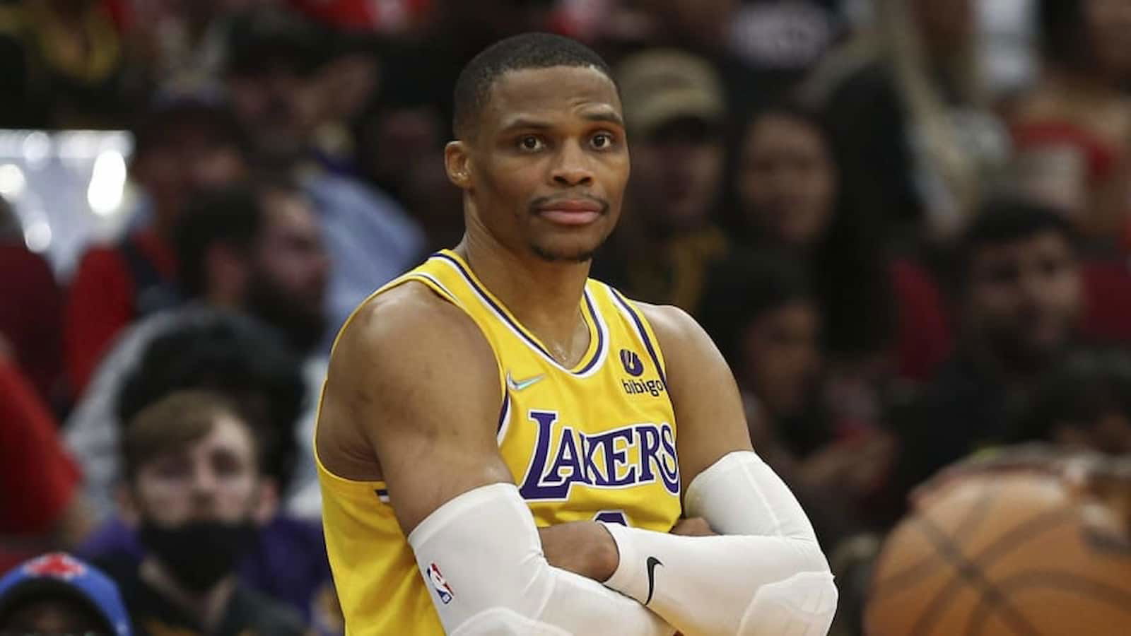 “Gave up once again” Twitter trolls Russell Westbrook after Carmelo Anthony loses all hope in him due to worn out defensive effort