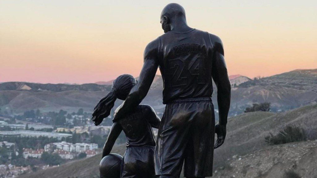 Kobe Bryant and daughter Gigi Bryant statue