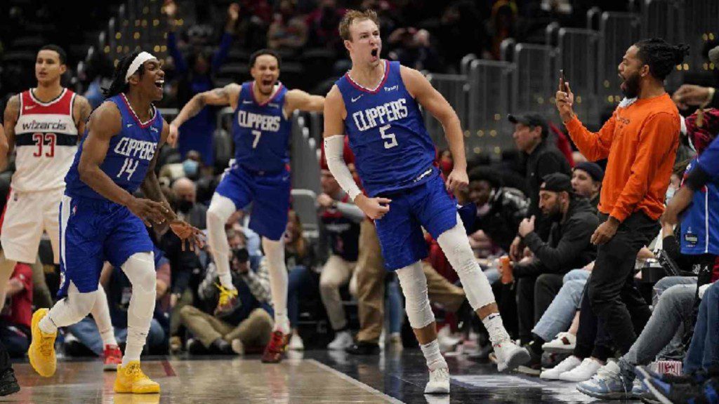 "It's embarrassing" Bradley Beal after Wizards registered an unwanted record after blowing up 35-point lead against Clippers 2 Luke Kennard celebrates after the win against the Washington Wizards
