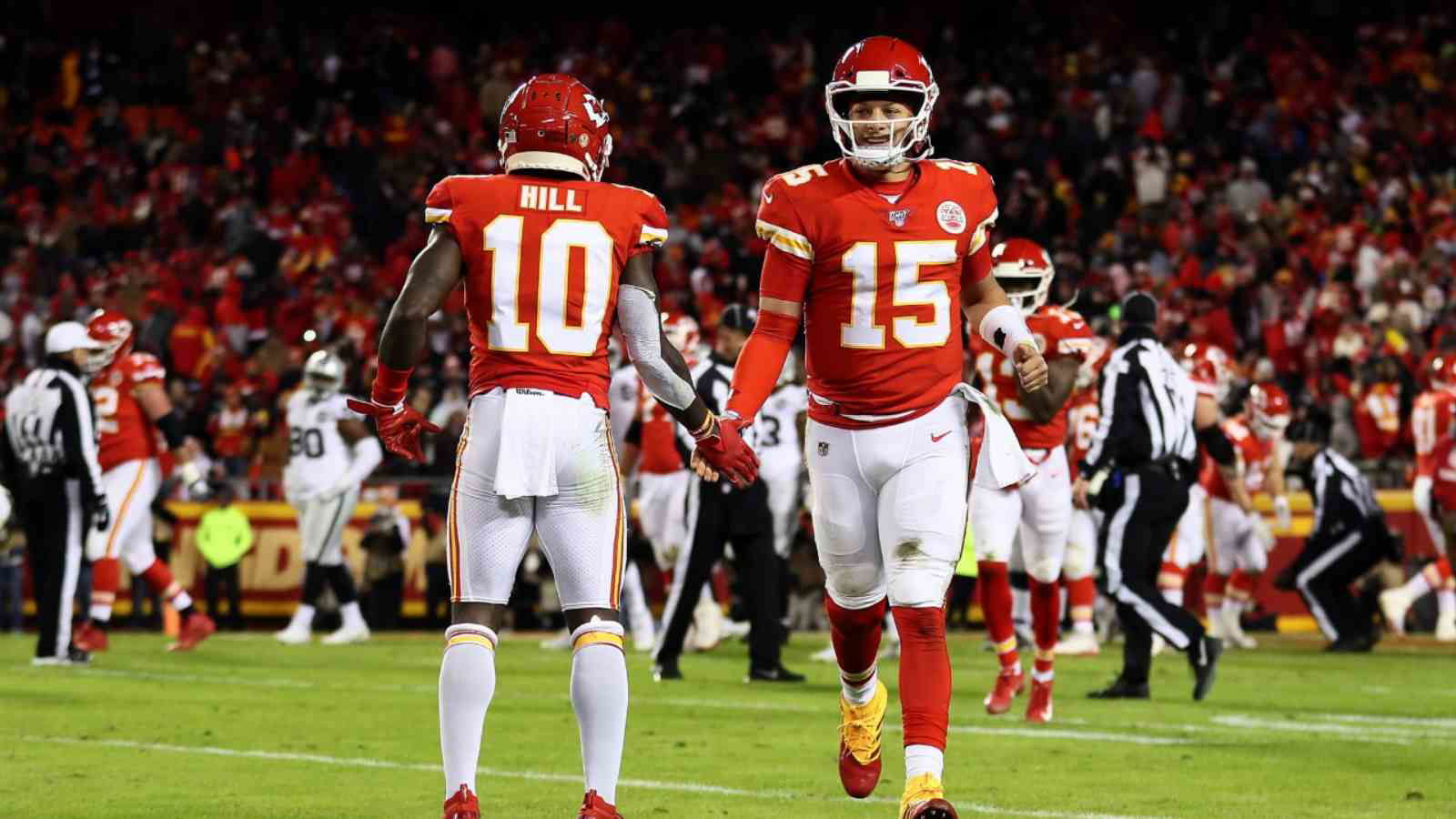 “What EXACTLY you smokin man”: Twitter destroys Tyreek Hill yet again for comparing current Dolphins team to the Chiefs