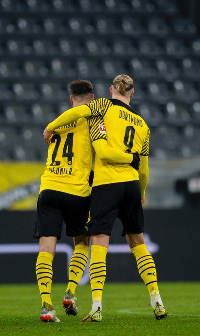 Bundesliga: Borussia Dortmund vs SC Freiburg player ratings as Dortmund earns a home win against Freiburg by 3-2 at full-time. 1 Dortmund vs sc freiburg