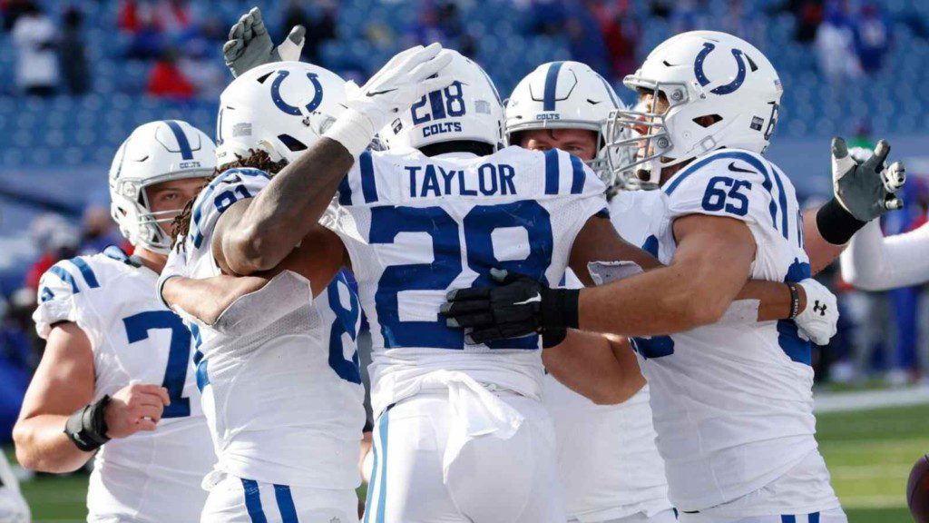 Indianapolis Colts players celebrate a TD