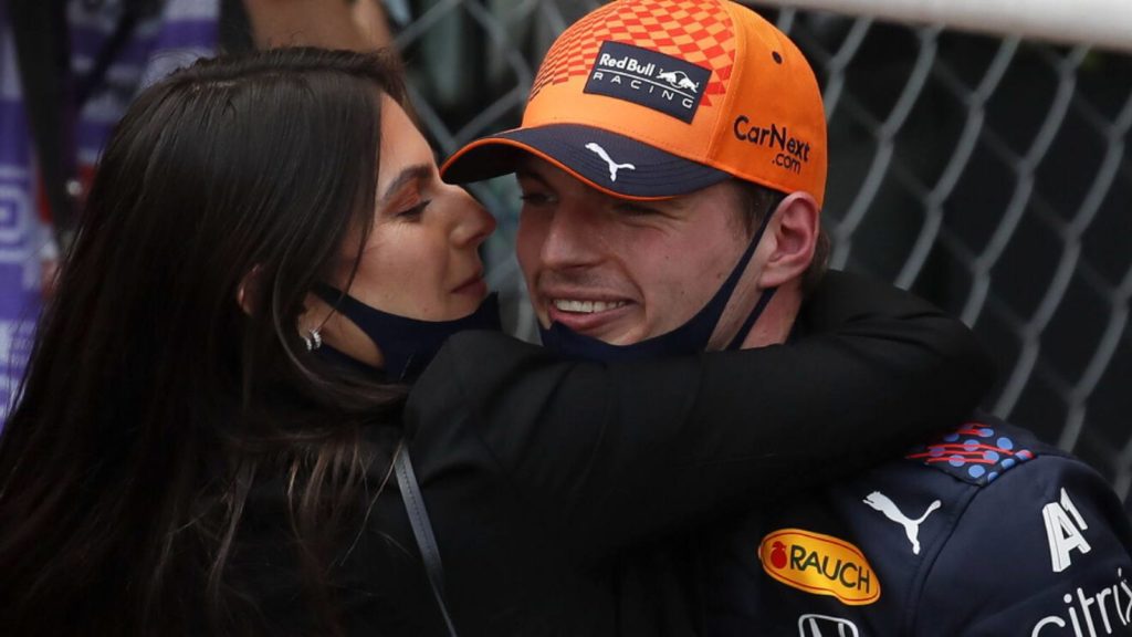 Max Verstappen crashes into Kelly Piquet during an ice skating session 2 CC Express 20220109 1759340