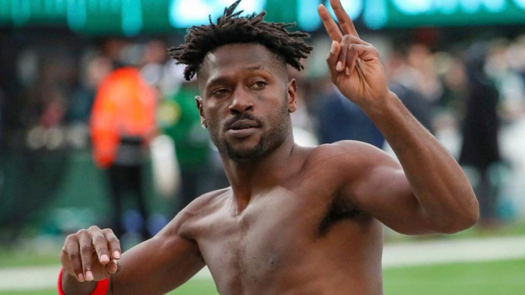 "I really can’t play at a hundred percent"- Antonio Brown provides details about his injury 1 CC Express 20220104 2315120 3