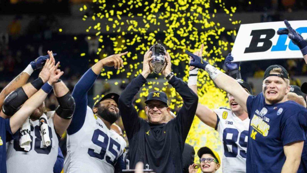 "For Michigan fans, this is probably not a good sign" Ian Rapoport reveals a crucial contract detail about Jim Harbaugh 1 Jim Harbaugh