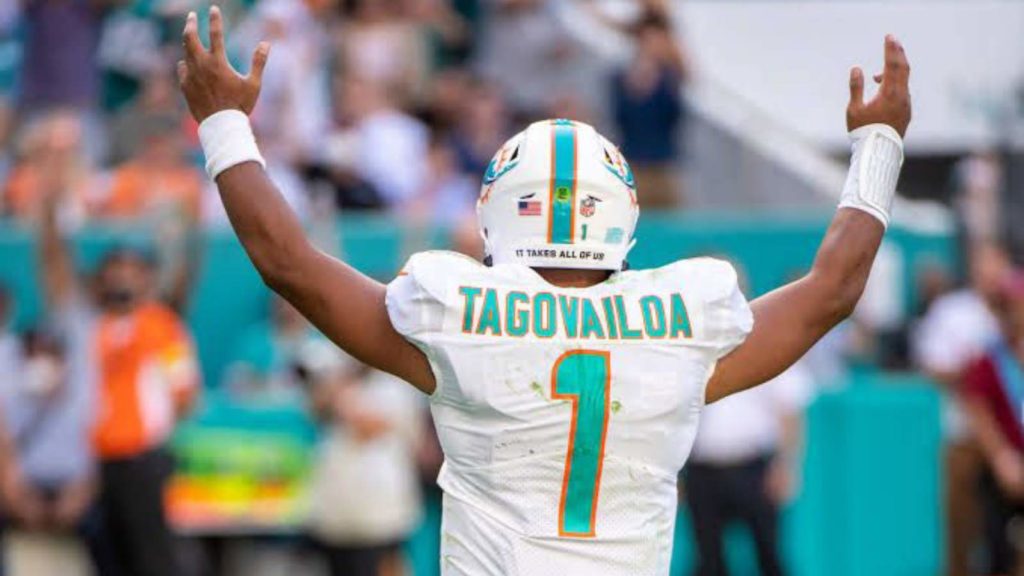 "You have the ambition to be great"- Mike McDaniel speaks to Tua after getting hired as the head coach for the Miami Dolphins 1 CC Express 20220111 2342060
