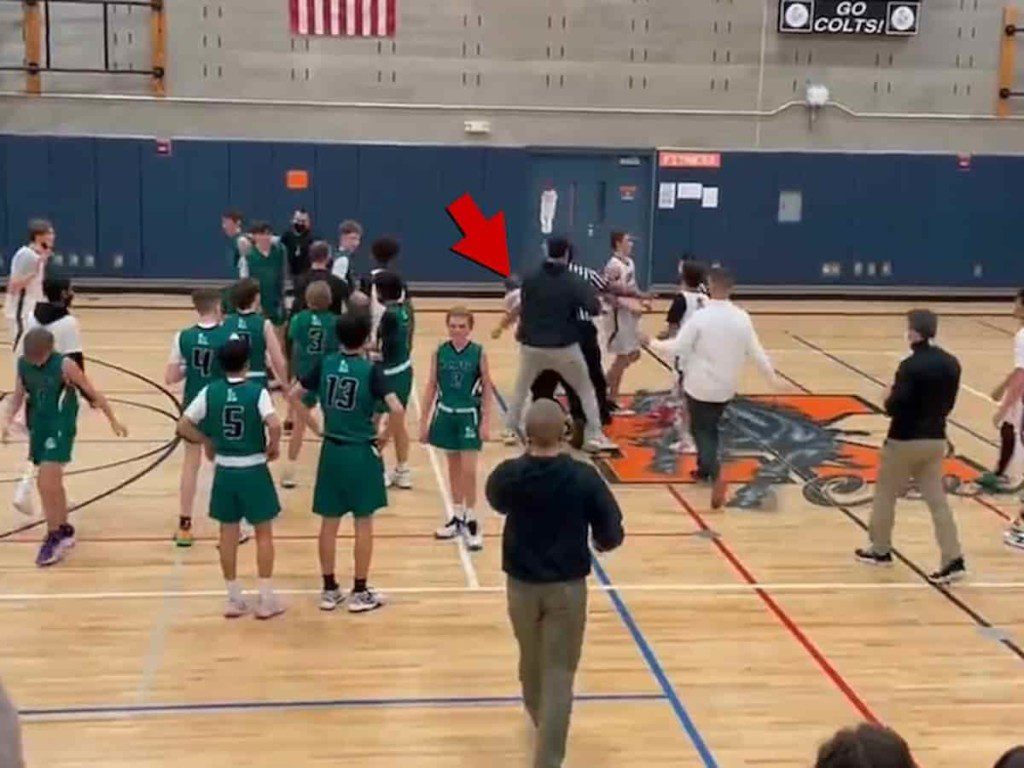 Youth basketball dad charged with assault after shoving referee in game 1 Mark McLaughlin shoves referee at youth basketball game