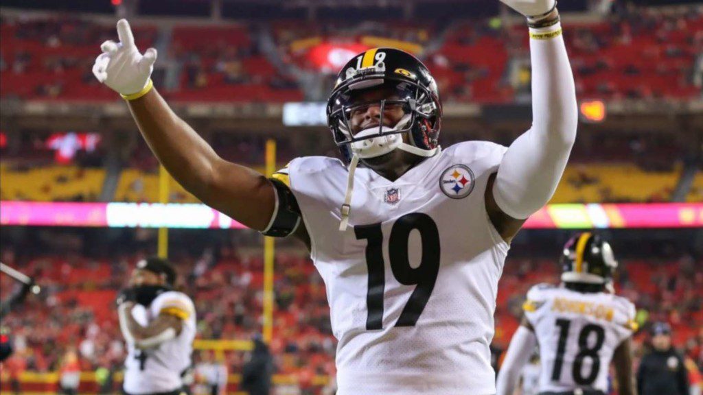 "Let's get it Chiefs Kingdom!" Juju Smith-Schuster lets Chiefs fans know that he's raring to go in Kansas City 1 JuJu Smith-Schuster
