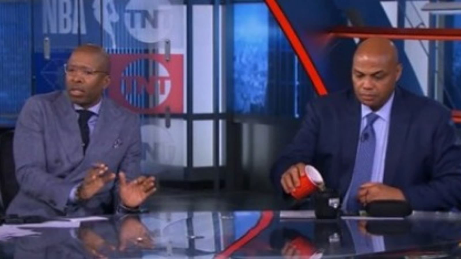 “Are you a bartender?” Charles Barkley leaves Inside the NBA crew in splits as he starts mixing beverages live on TV