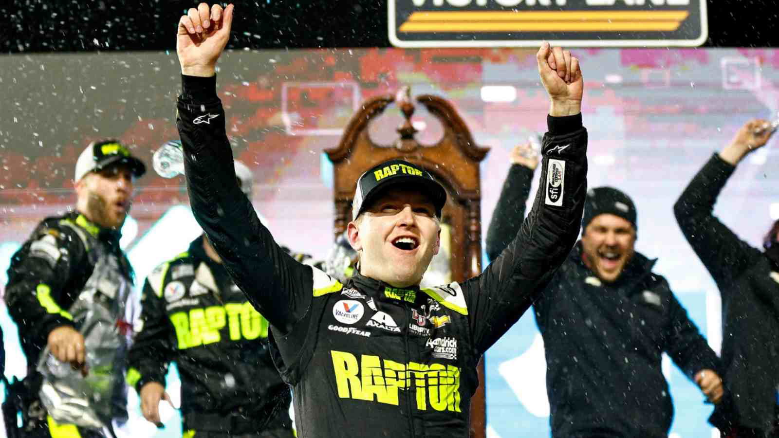 ‘This one is for my mom,’ William Byron becomes the first multiple race winner in the Next-Gen car by holding of Joey Logano at Martinsville