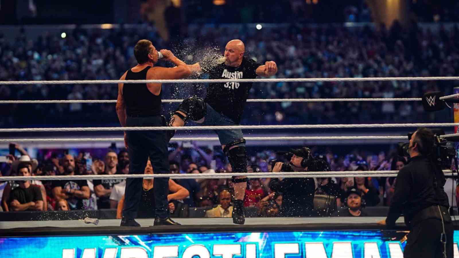 “Stone Cold Steve Austin stunning Vince McMahon” History repeats itself at Wrestlemania 38