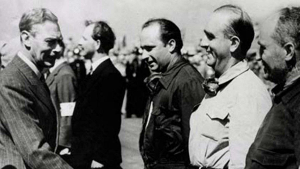 1950 British GP: King George VI talks with Juan Manuel Fangio, Giuseppe Farina and Luigi Fagioli