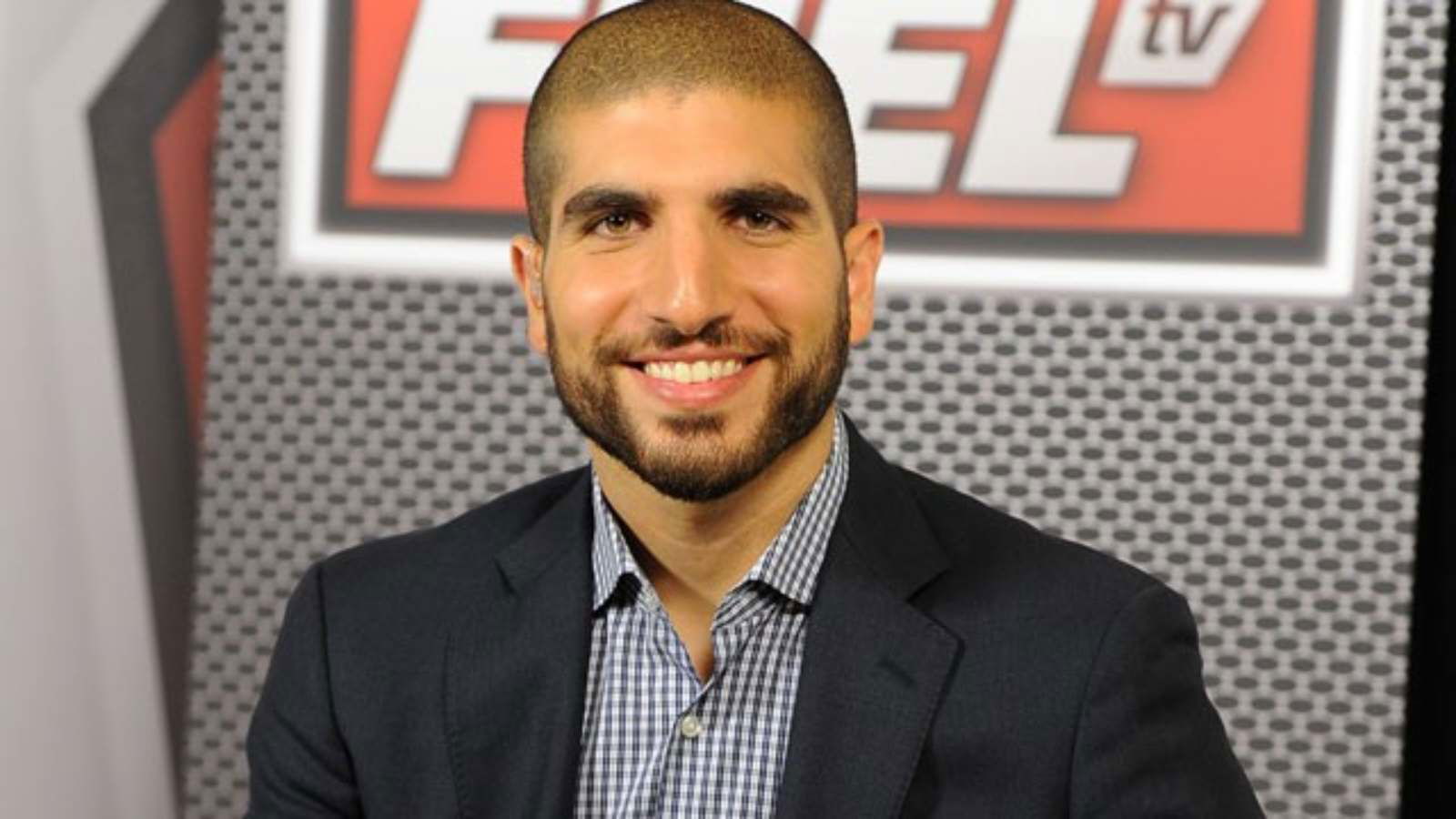 “Who’s more annoying”, Ariel Helwani is EXTREMELY IRRITATED by the type of people who criticize football without any reason