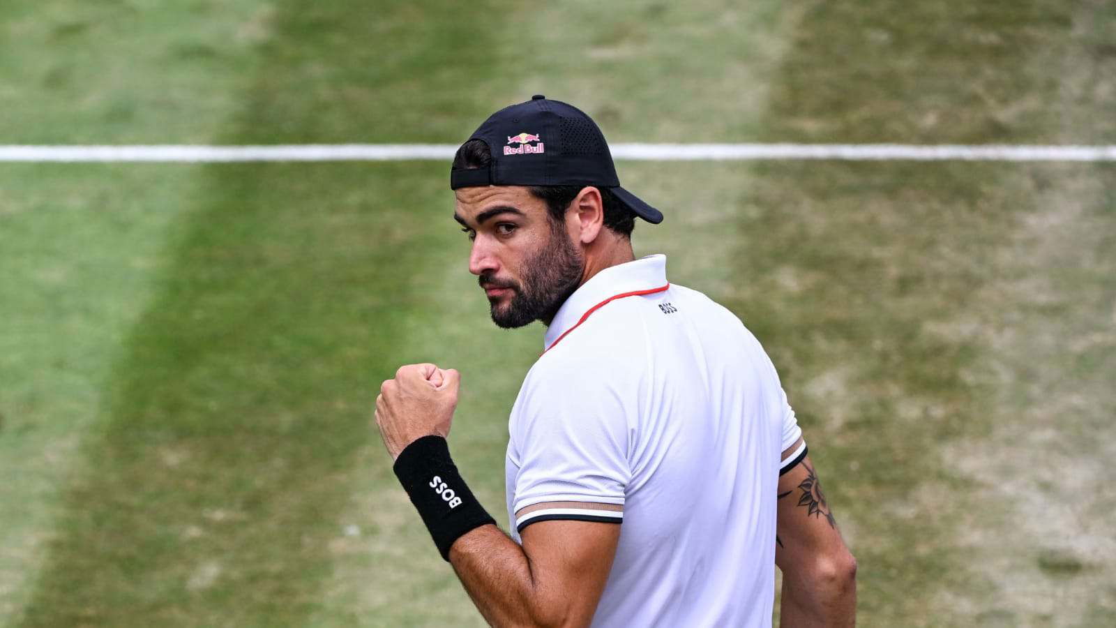 Matteo Berrettini survives a buoyant Andy Murray to win his first title of the year at Stuttgart