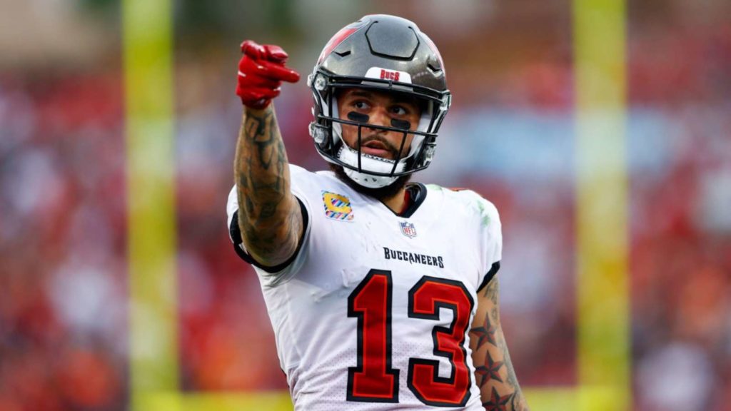 "Tom Brady needs all the help"- NFL Twitter reacts as officials asking Mike Evans for an autograph comes under scanner 1 Mike Evans