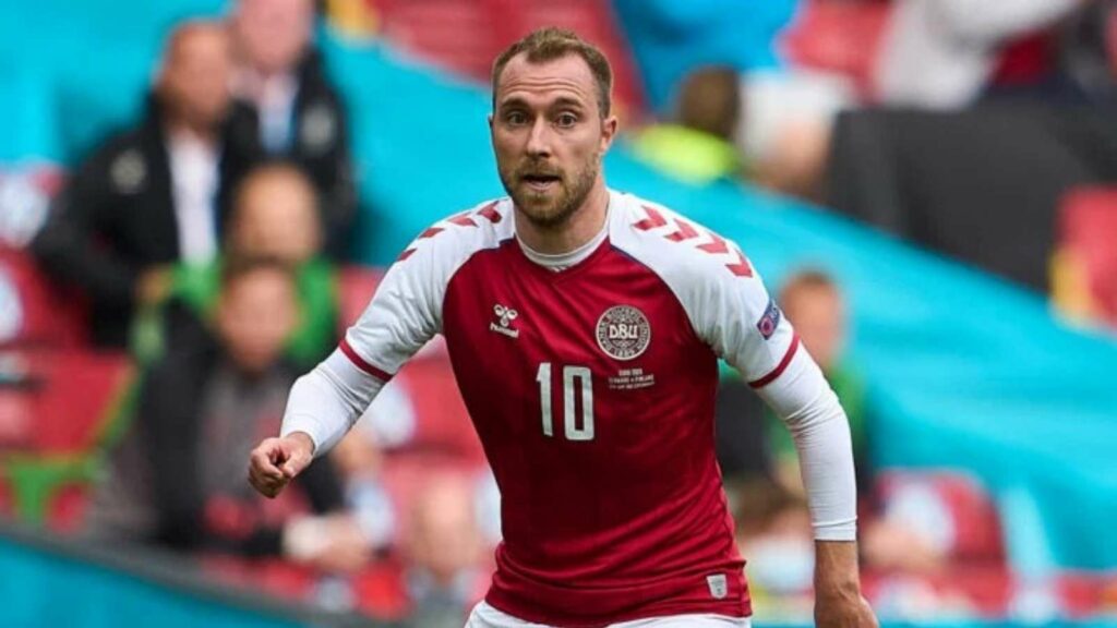 “It’s a strange one”- Danny Murphy believes bringing in Christian Eriksen won’t solve any of Manchester United’s problems 1 Adobe Express 20220621 2153400