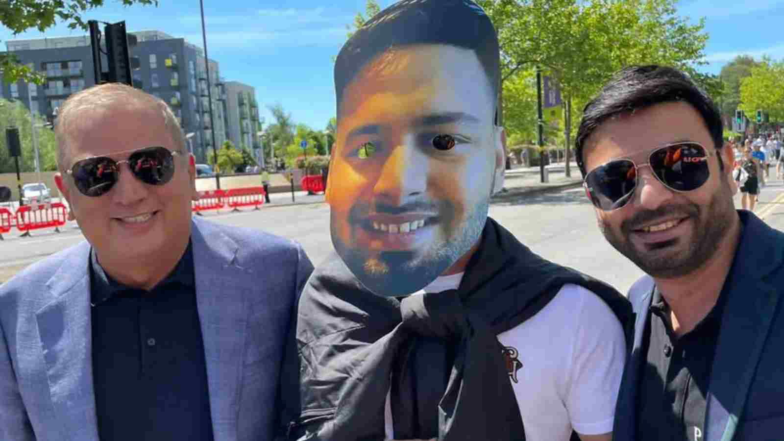 MS Dhoni found wearing a Rishabh Pant mask; picture goes viral