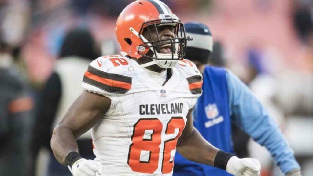 "SHOCKING": NFL TE Orson Charles arrested for threatening to shoot law enforcement officers 1 Orson Charles
