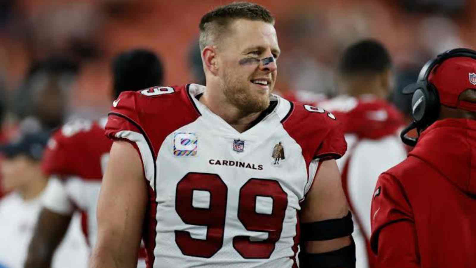 “As humble as they come” – Twitter applauds J.J. Watt as he comes forward to pay for the funeral of a fan’s grandfather