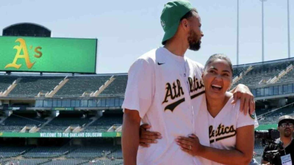 “MLB is definitely not your cup of tea” NBA Fans roast Stephen Curry and Ayesha for terrible first pitch 1 Stephen Curry and Ayesha Curry