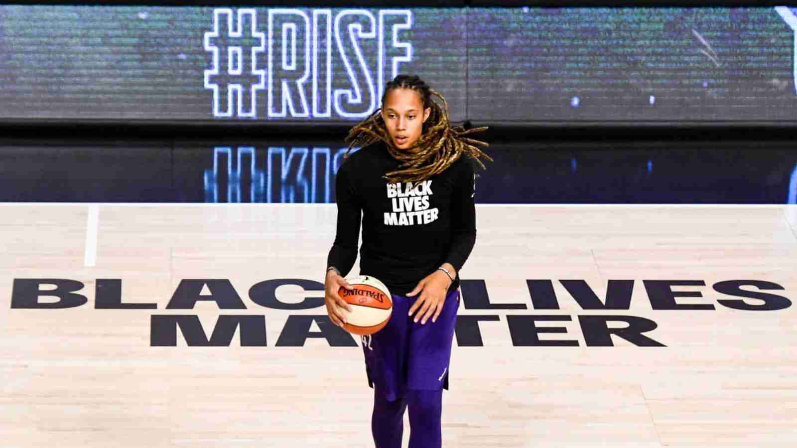 “Don’t mean to disrespect America” Brittney Griner was brutally criticized for her stance on national anthem