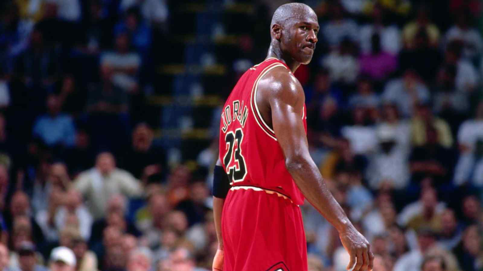  “This is why he is a Billionaire today!” Michael Jordan got bribed by Chicago Bulls with $33 Million