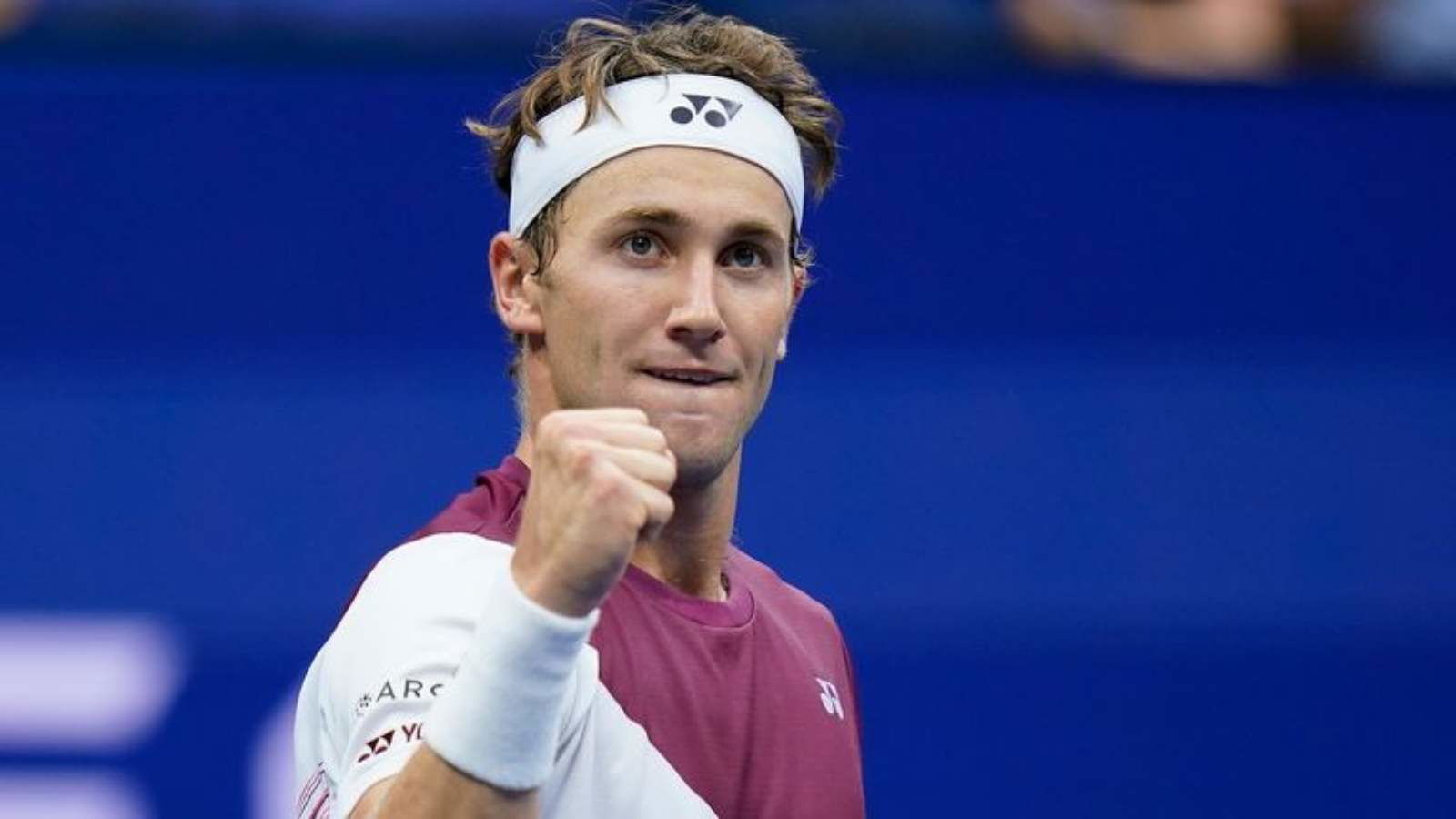 WATCH: “Tennis from the gods!” Casper Ruud wins an epic 55-shot rally to lift the Arthur Ashe roof in the US Open semifinal