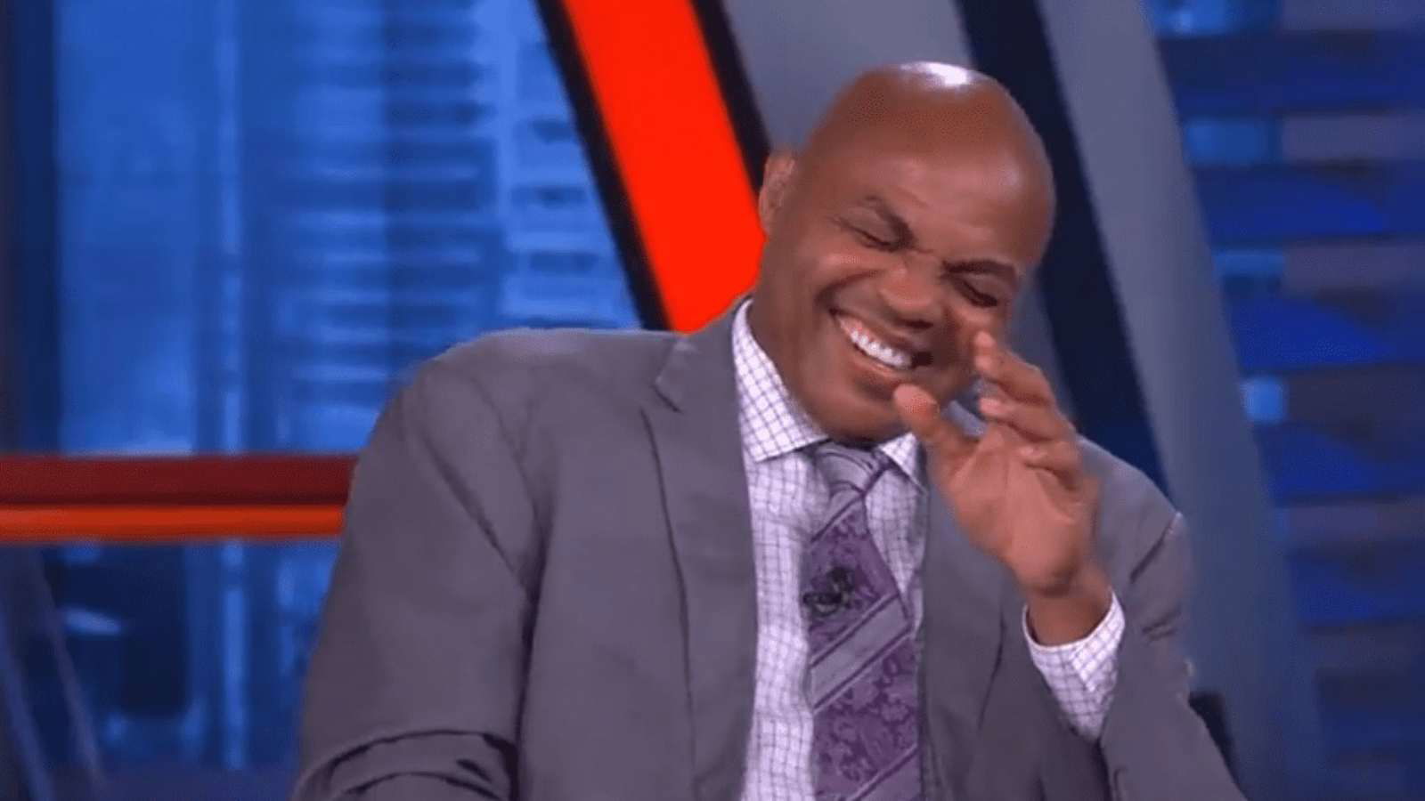 Ernie Johnson BURNS Charles Barkley to get ‘Bible’ inked on his ‘big a**’ whilst sustaining pain of first tattoo