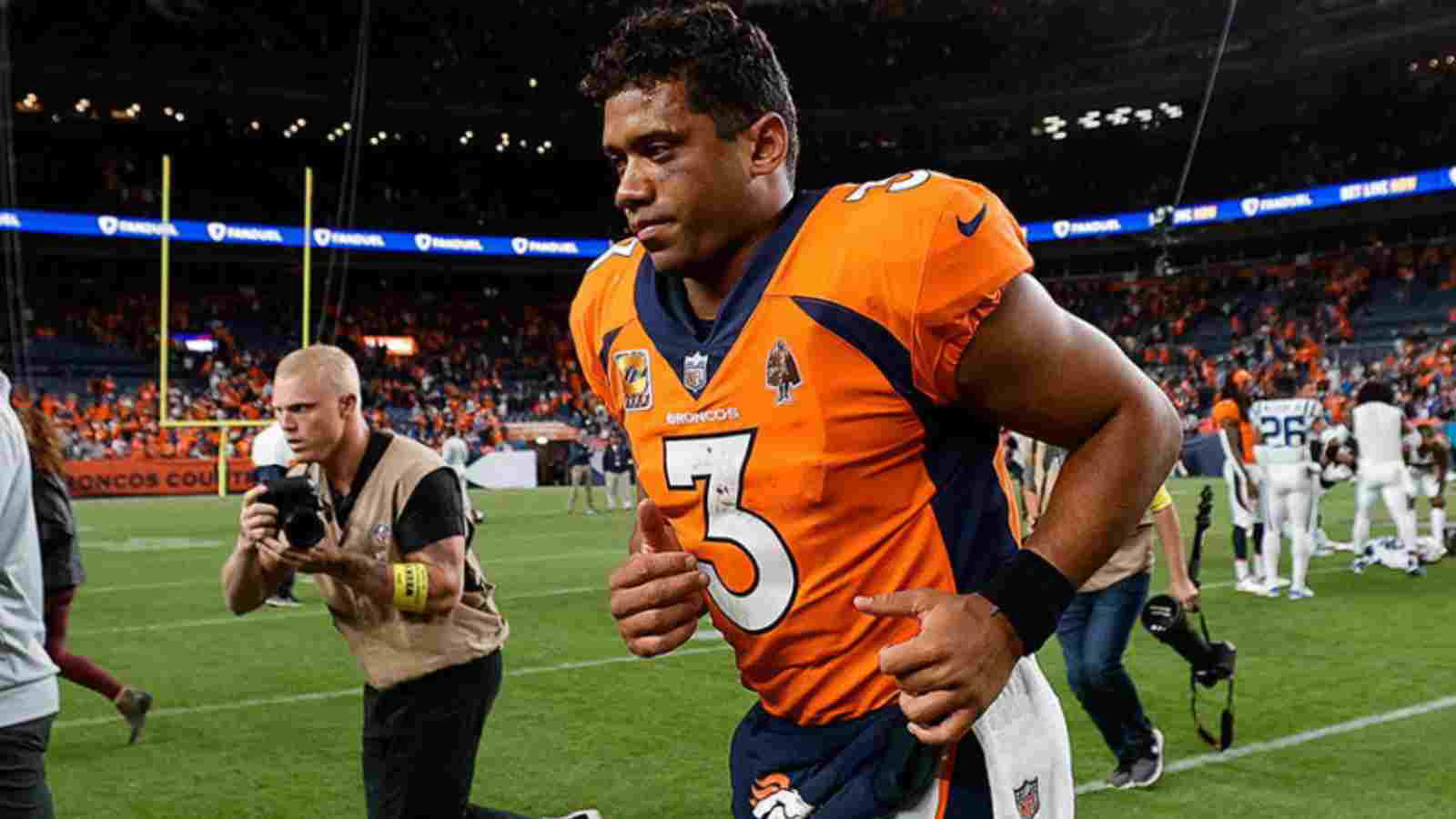 “Most CORNY guy in the NFL”: Fans TROLL Russell Wilson for working out mid-air on the Denver Broncos flight to London