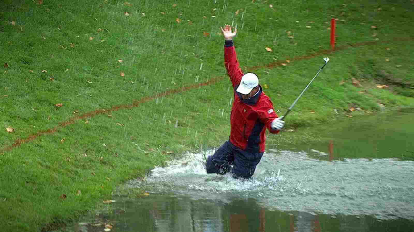 Watch: “Tiger Woods was cracked up” Woody Austin SWIMS in the pond after FAILED shot attempt, Presidents’ Cup video could beat America’s Funniest