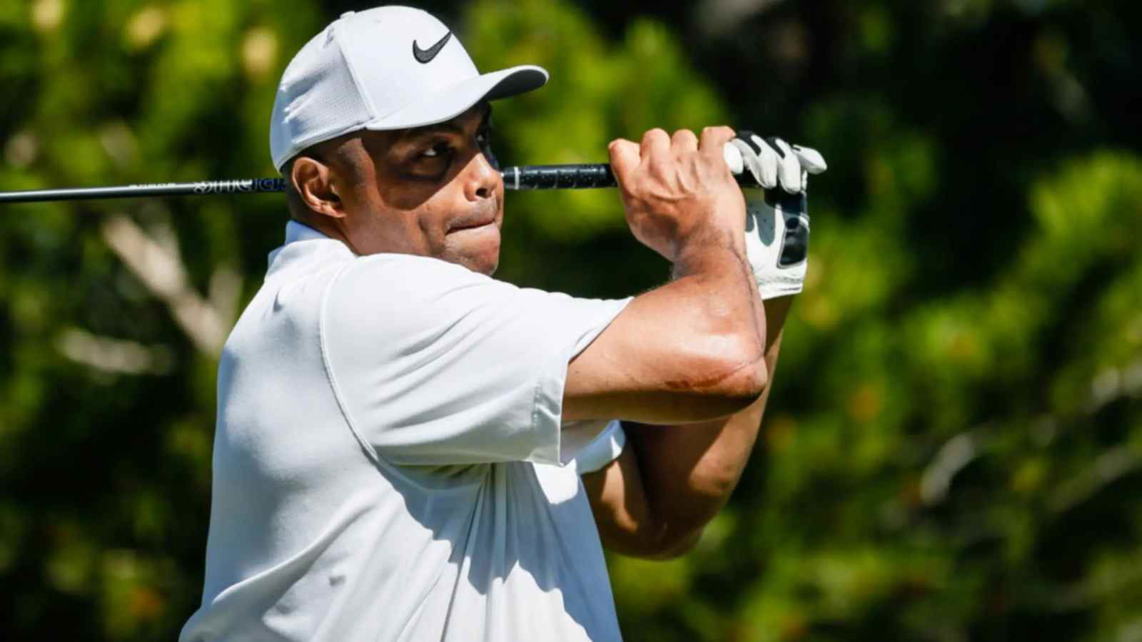 “He’s a threat to all humans” Charles Barkley almost murdered innocent golf fans by showcasing his best form