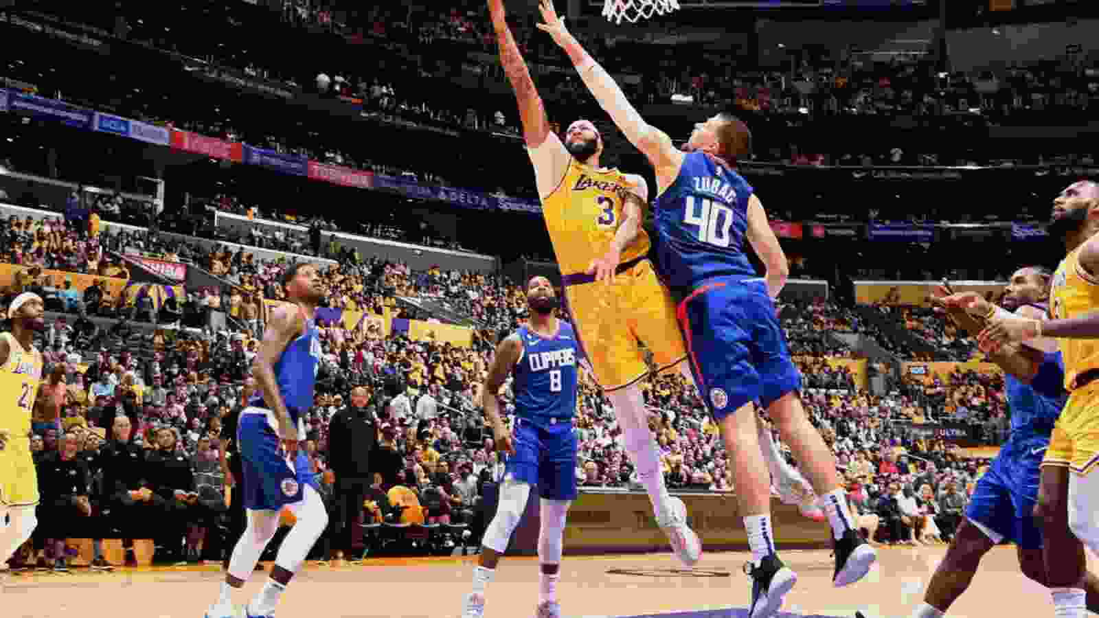 Anthony Davis goes up for a basket against the Clippers