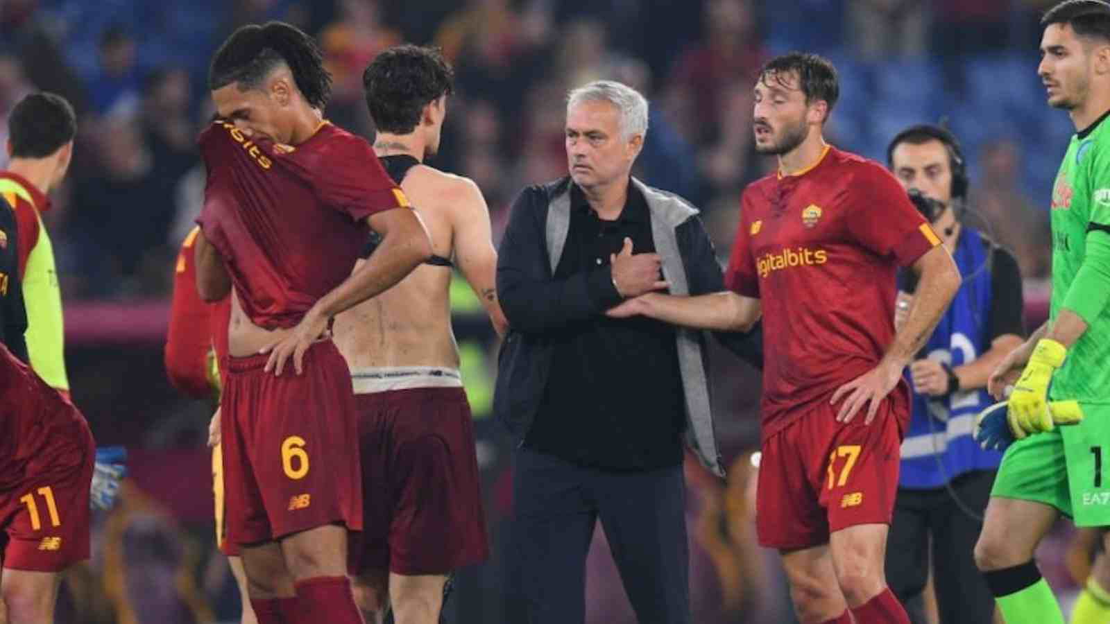 WATCH: Roma boss Jose Mourinho avoids encounter with referee after seeing red card in his hand