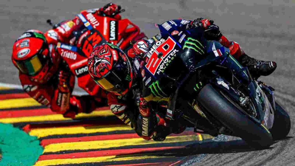 “Can't wait for tomorrow,” Fans react as Fabio Quartararo out qualifies Pecco Bagnaia for the title deciding race 1 Fabio Quartararo and Pecco Bagnaia MotoGP