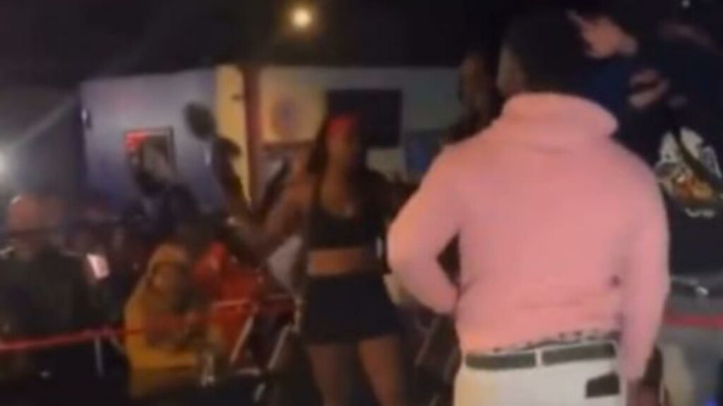 "Can I get tickets?" - Fight fans hilariously react to VIRAL video of woman twerking mid-fight only to get knocked out 1 Fight fans bar fight